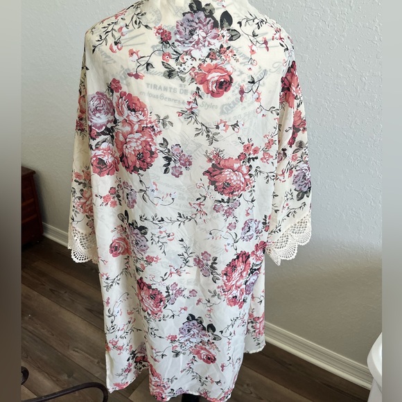 Floral cover up size Large - Picture 2 of 3